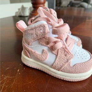 Toddler Jordan 1 mid SE shoes